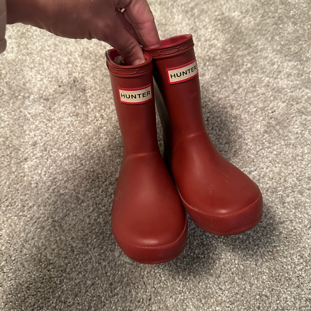 Red Hunter Size 6